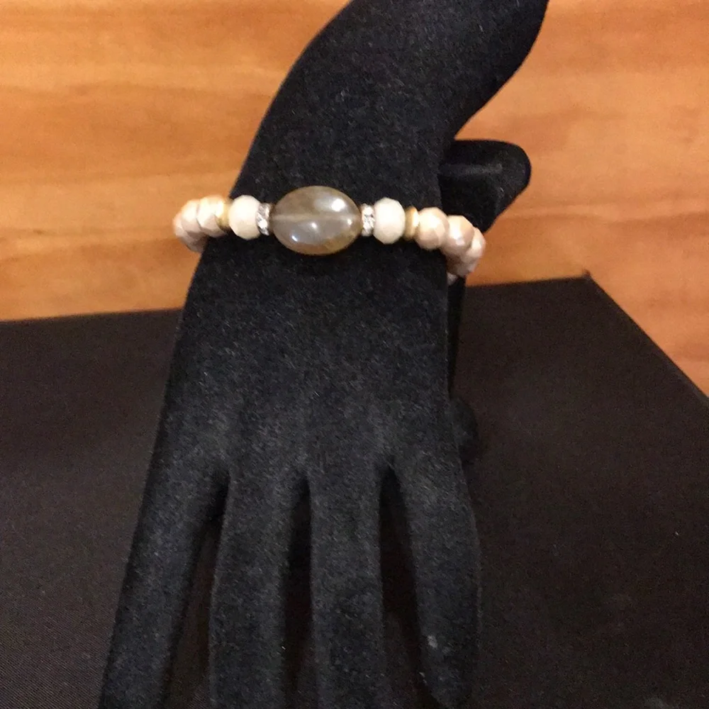 Ali Khan New York Stretch Bracelet - Picture 2 of 5